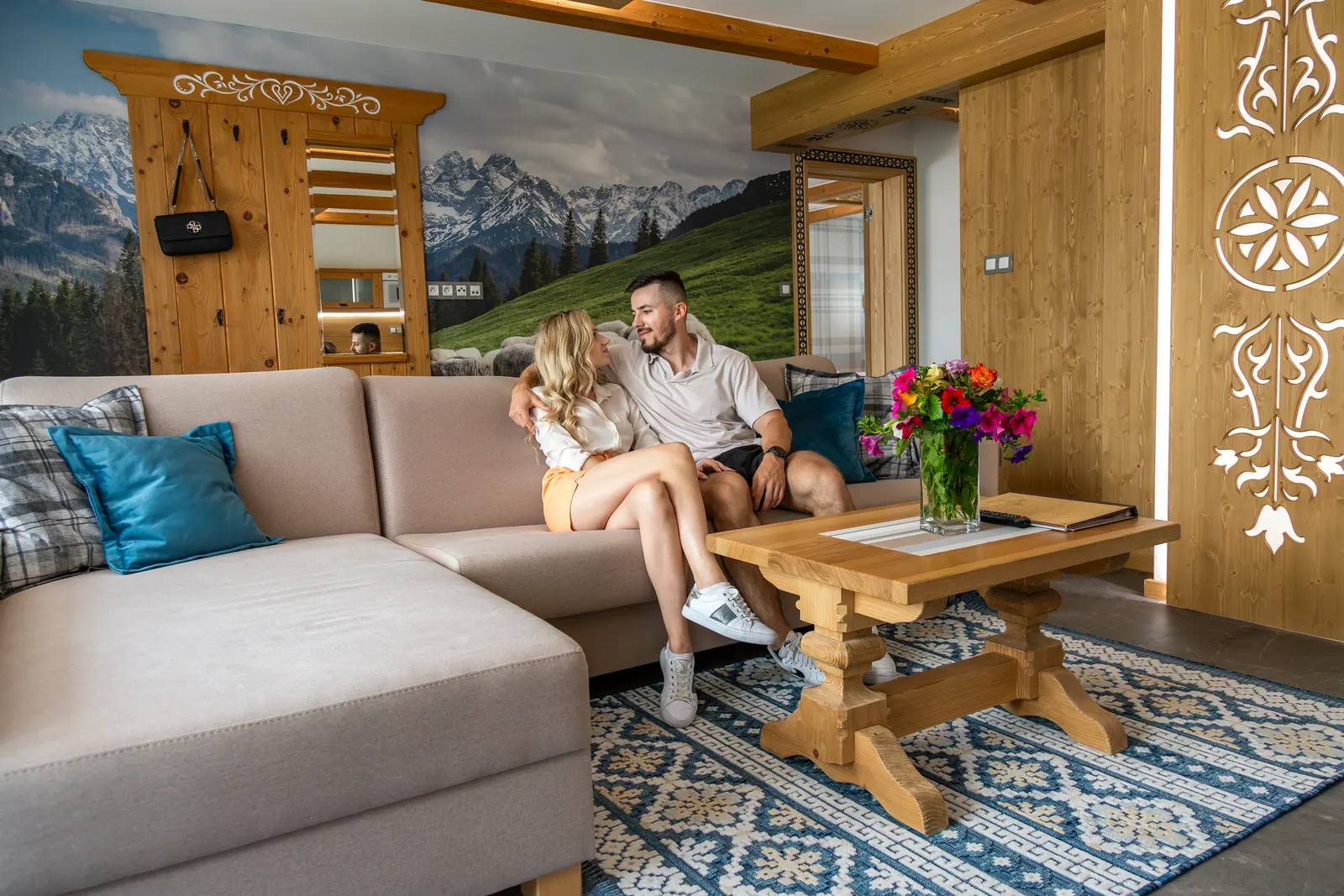 Hostia v obývačke apartmánu 21B